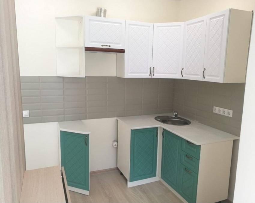Готовая модульная кухня Модена/Айвори МДФ (маленькая  угловая кухня для квартиры-студии, кухня для дачи, кухня для квартиры в аренду, малогабаритная кухня)