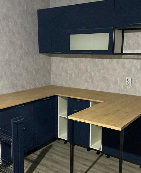 Угловая модульная кухня Неаполь МДФ софт с барной стойкой: фасады Синий софт, столешница Дуб бунратти