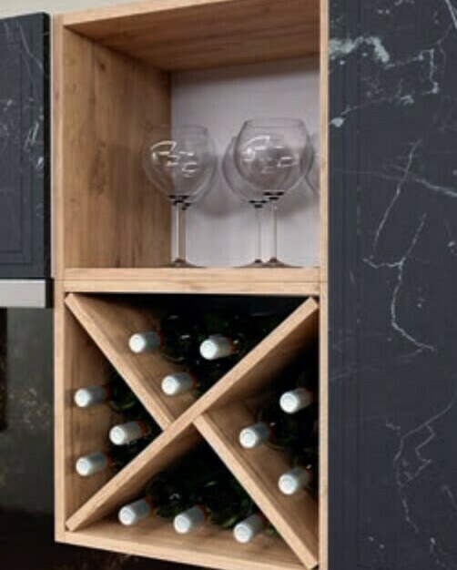 Модульная кухня Атланта МДФ Мрамор черный: открытые полки в цвете Дуб золотойМодульная кухня Атланта Мрамор МДФ: фасад Мрамор черный с черной металлической ручкой в стиле LOFT Модульная кухня Атланта МДФ Мрамор черный: открытые полки в цвете Дуб золотой