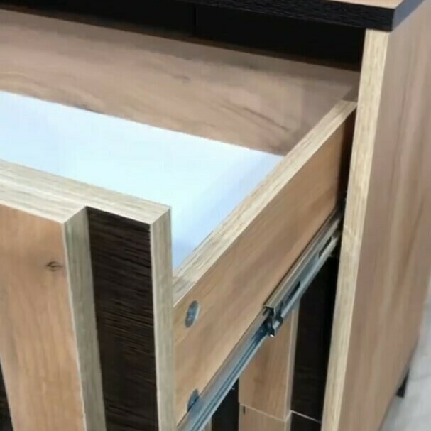 Модульная спальня Бриона Дуб золотой/Венге (внешний вид вживую в интерьере) Спальня Бриона Дуб золотой/Венге